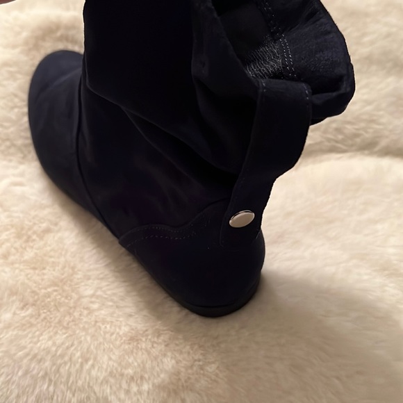 NWOT: SO Navy Blue ankle slouch flat booties. Size 6.5M - Picture 7 of 7